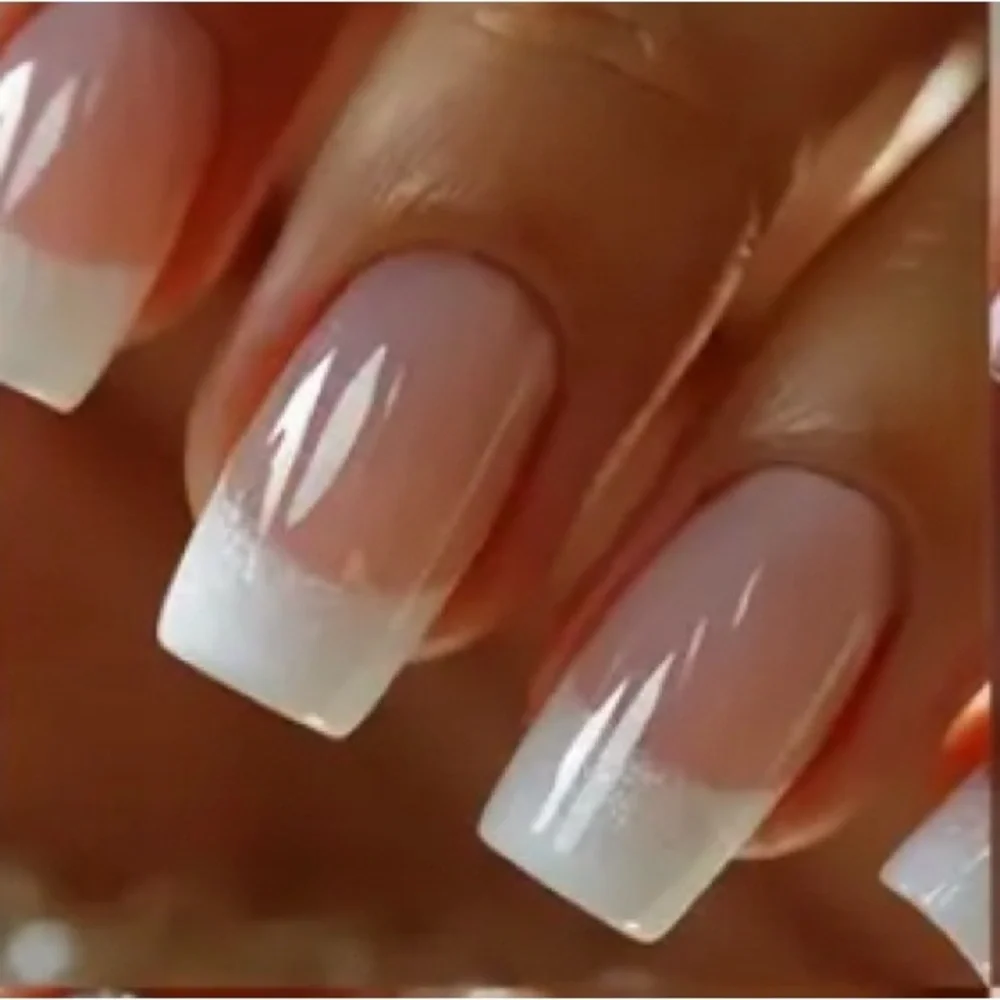 (New in package)96 Pc Short Square French Tip Nails